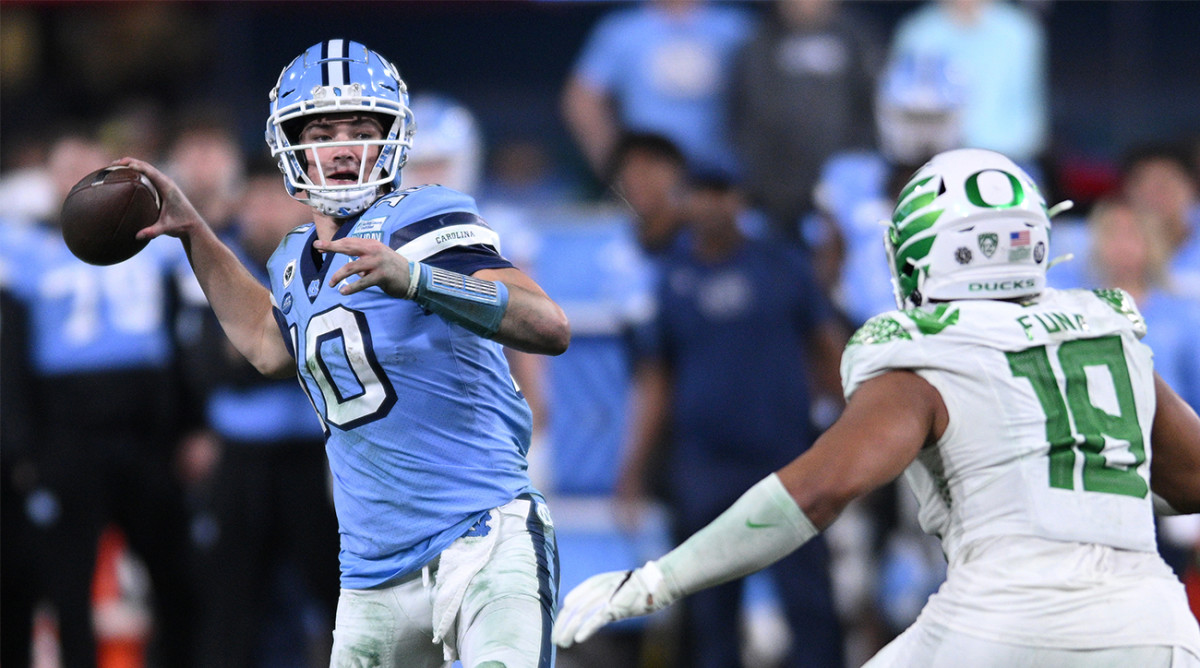 UNC’s Drake Maye throws a pass vs. Oregon.